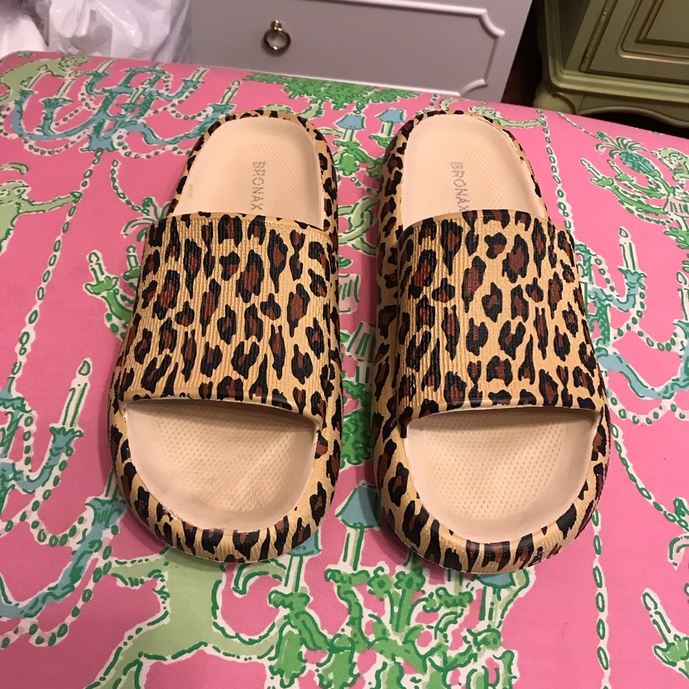 BRONAX Leopard Print Cloud Cushion Slide Sandals size 42-43